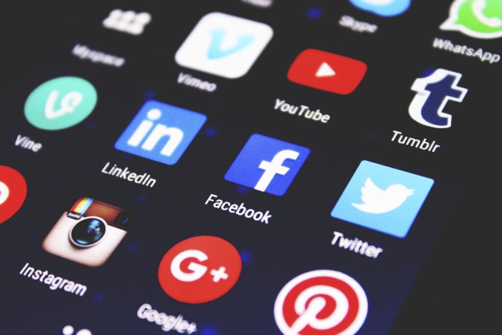 How to Select The Right Social Media Platform for Your Needs