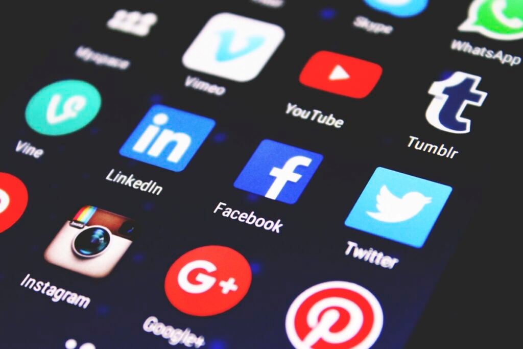 How to Select The Right Social Media Platform for Your Needs